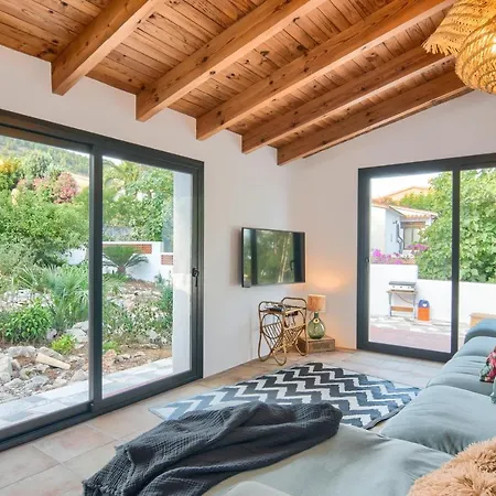 Villa For 10 With Swimming Pool And Sea View *