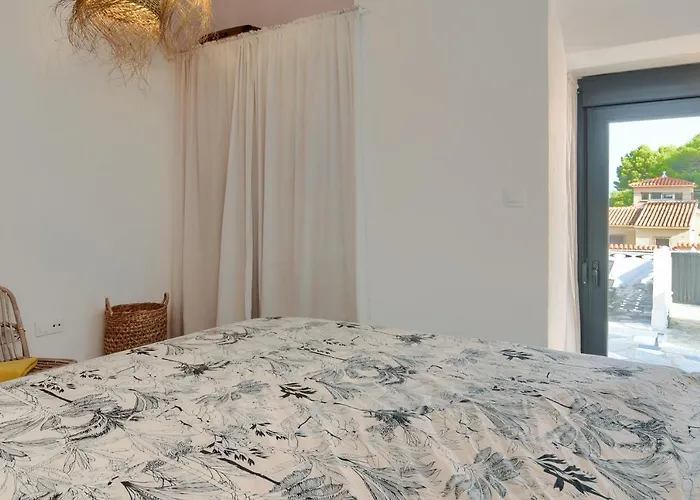 For 10 With Swimming Pool And Sea View