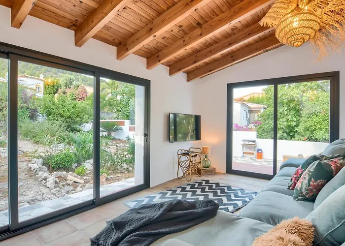 Villa For 10 With Swimming Pool And Sea View *