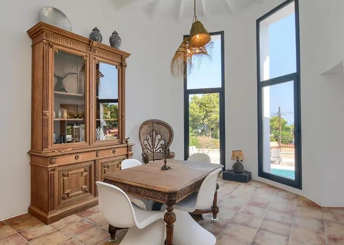 Villa For 10 With Swimming Pool And Sea View